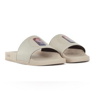 🔥🔥🩶 HUGO BOSS
Collaborative Brand Print NBA Slides🩶🩶🔥🔥